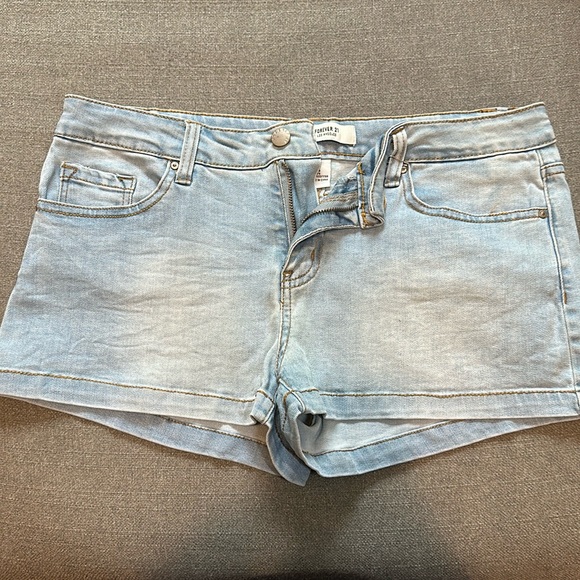 Short booty shorts, light denim, size 31 - Picture 1 of 2